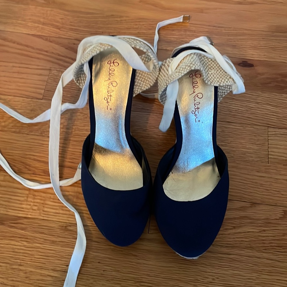 Lilly Pulitzer size 9.5 wedge sandals with tie ankle wrap